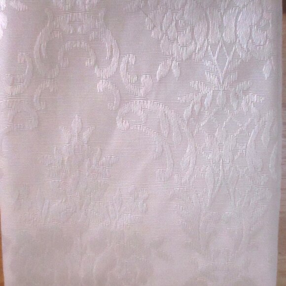 NEW! Wilson Court Garden Rose Damask Cloth Napkins, Champagne, 2 Pkgs. of 4=8 - Picture 12 of 13